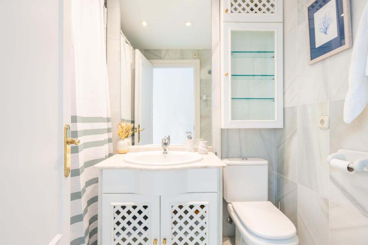 Apartamento Familiar Vistas Al Mar By Rent Me Estepona Kültér fotó